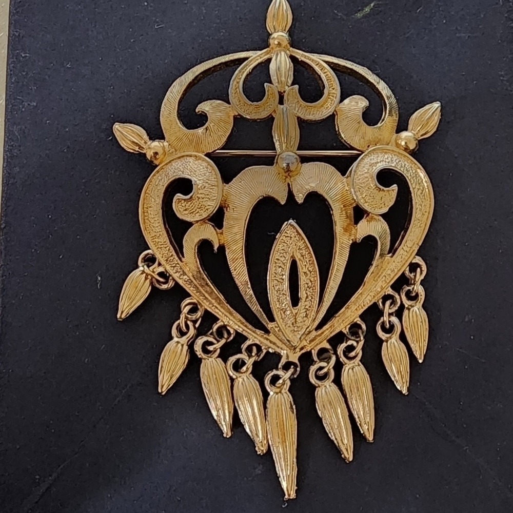 Vintage Avon Gold Tone Scroll Brooch Pendant - Picture 6 of 8
